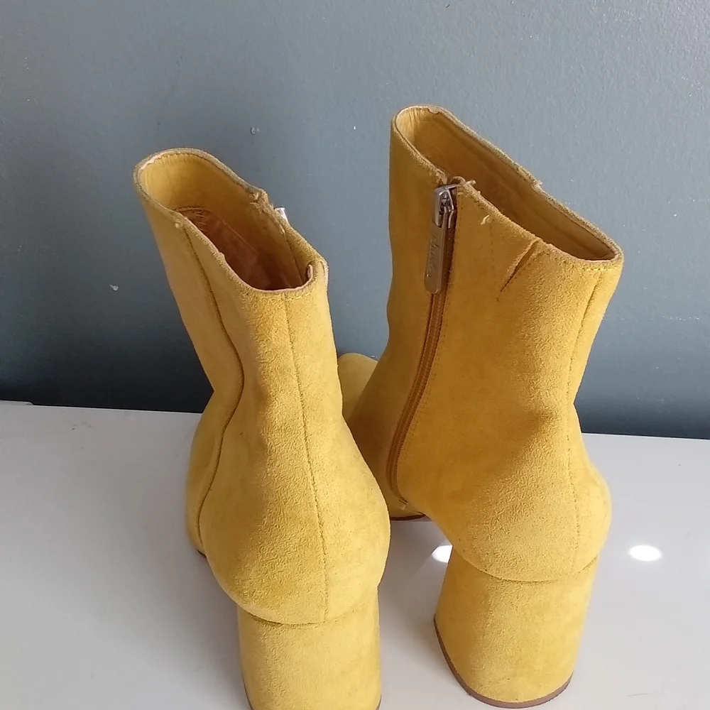 Charles by‎ Charles David Mustard Yellow Suede Pointed Toe Block Heel Booties 8M